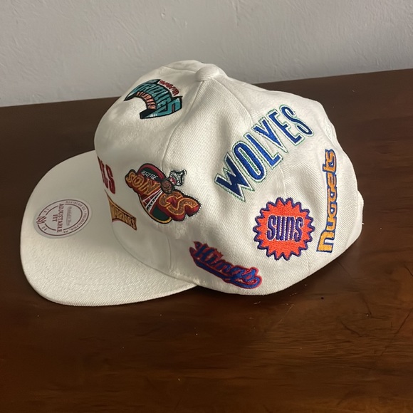 Mitchell & Ness Embroidered - Picture 2 of 10